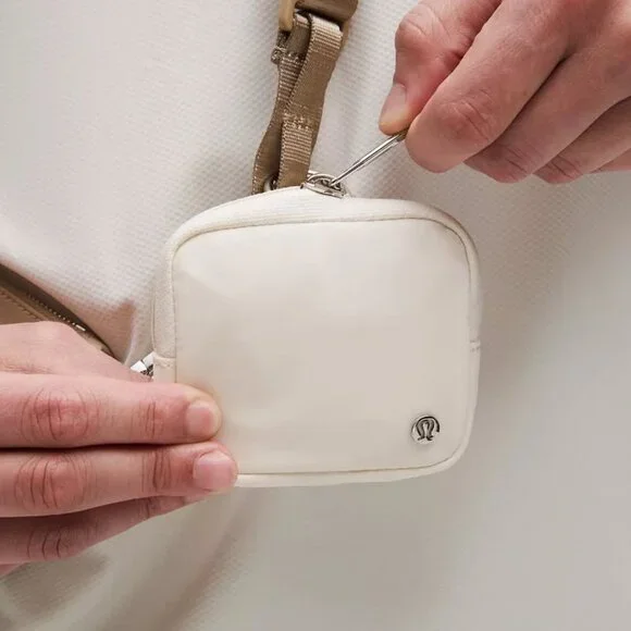 Lululemon Dual-Pouch Sling, BNWT - Picture 5 of 6